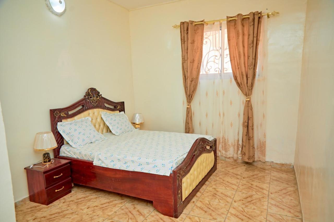Appartement Avec Vue Panoramique Two Or Three Rooms Yaoundé Exterior foto