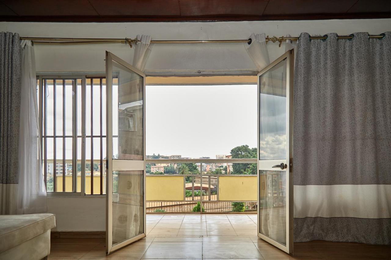 Appartement Avec Vue Panoramique Two Or Three Rooms Yaoundé Exterior foto