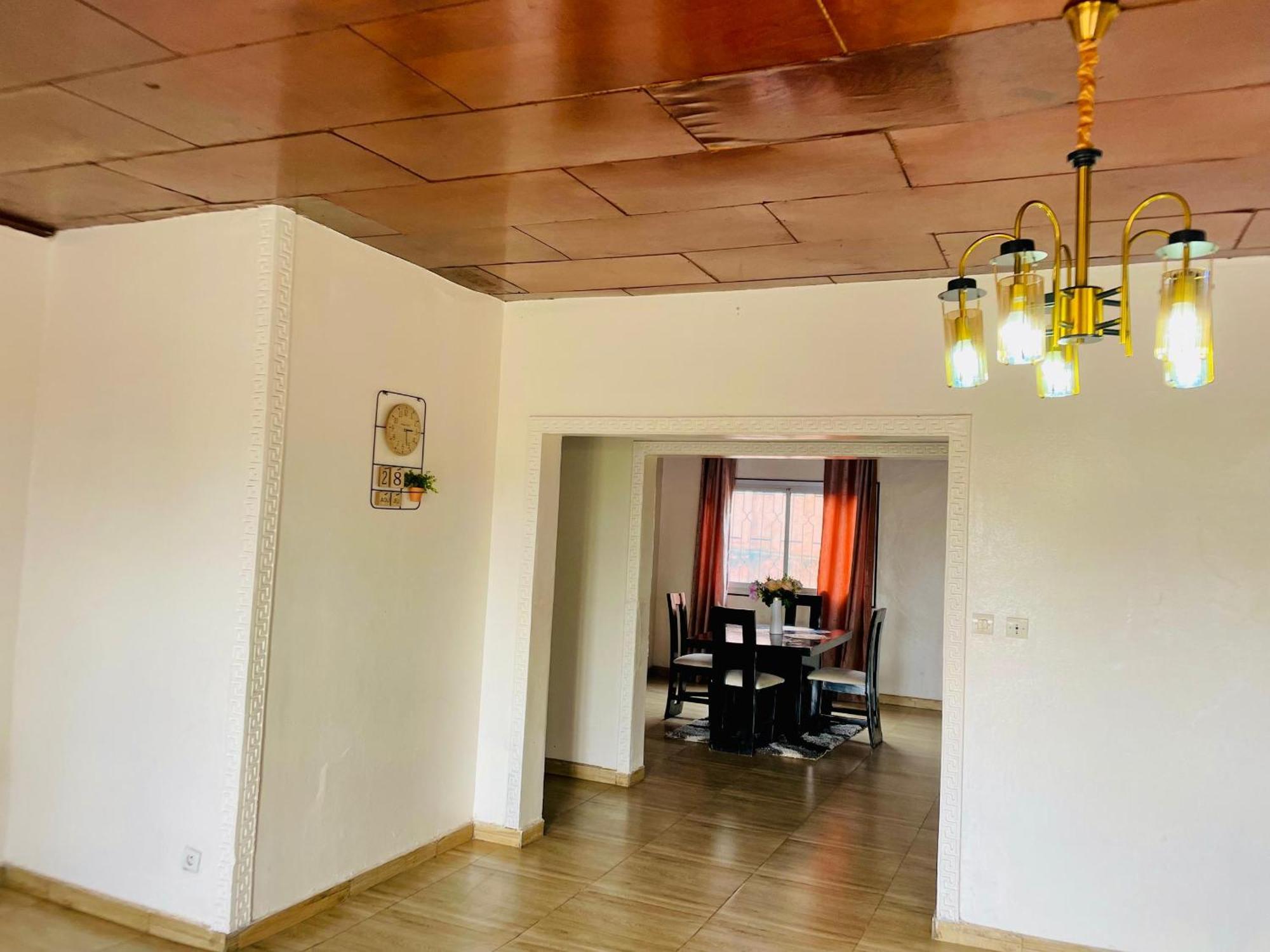 Appartement Avec Vue Panoramique Two Or Three Rooms Yaoundé Exterior foto